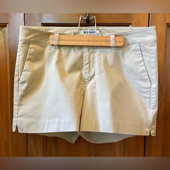 Old Navy Khaki Shorts, size: 6 - Picture 1 of 8